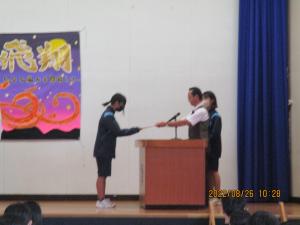４
