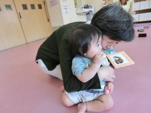 絵本の読み聞かせ(わらべうた)