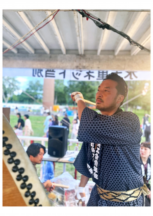 親子盆踊り会場での山田さん